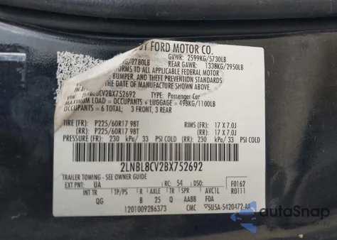 2011 Lincoln Town Car Signature Limited z USA, uszkodzony, nr VIN 2LNBL8CV2BX752692